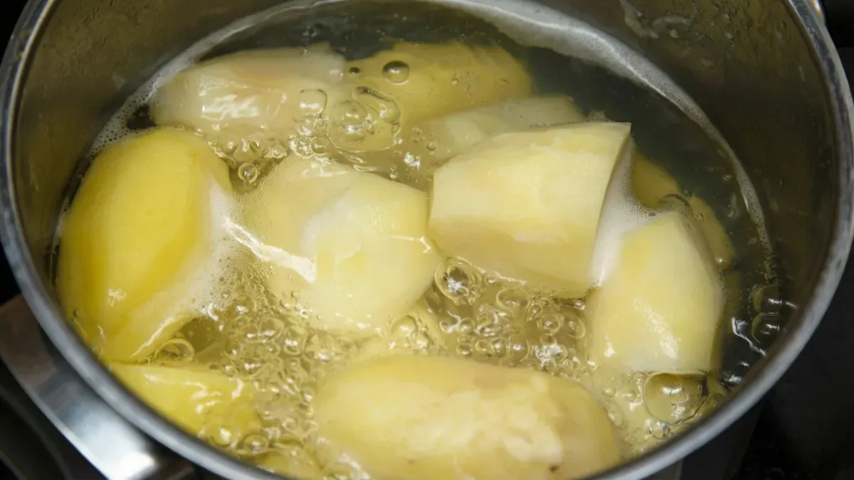 Ein simpler Trick: Kartoffeln mit etwas Fett gelingen besser