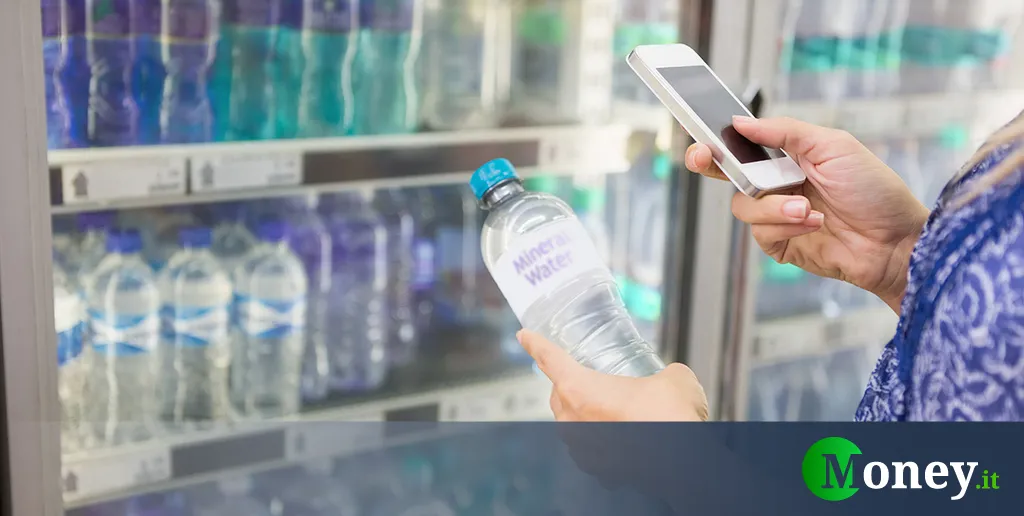 Mikroplastik aus Plastikflaschen: die unsichtbare Gefahr